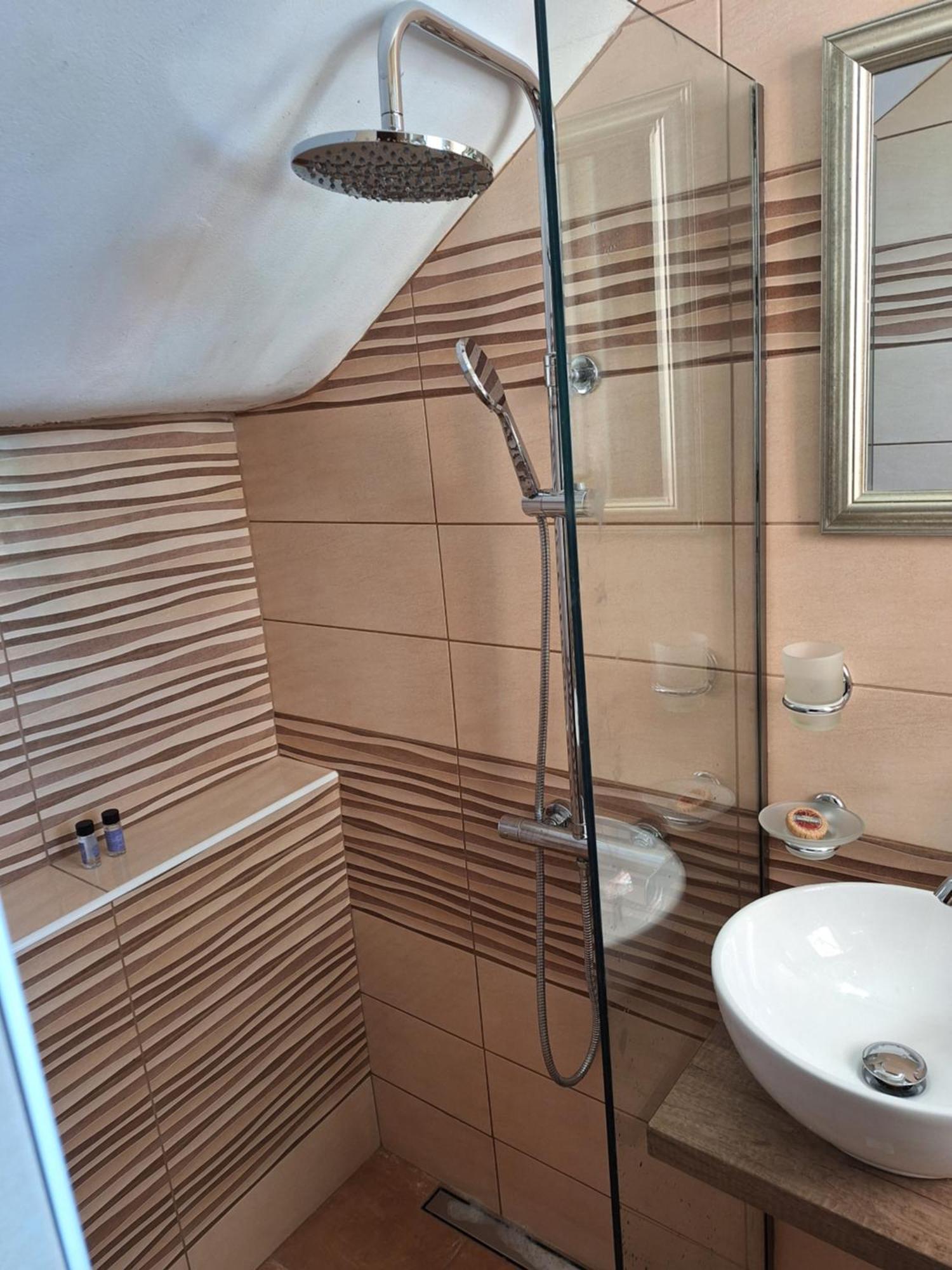 Apartment Artemis Superb 2 Bedroom 700 M Away From The